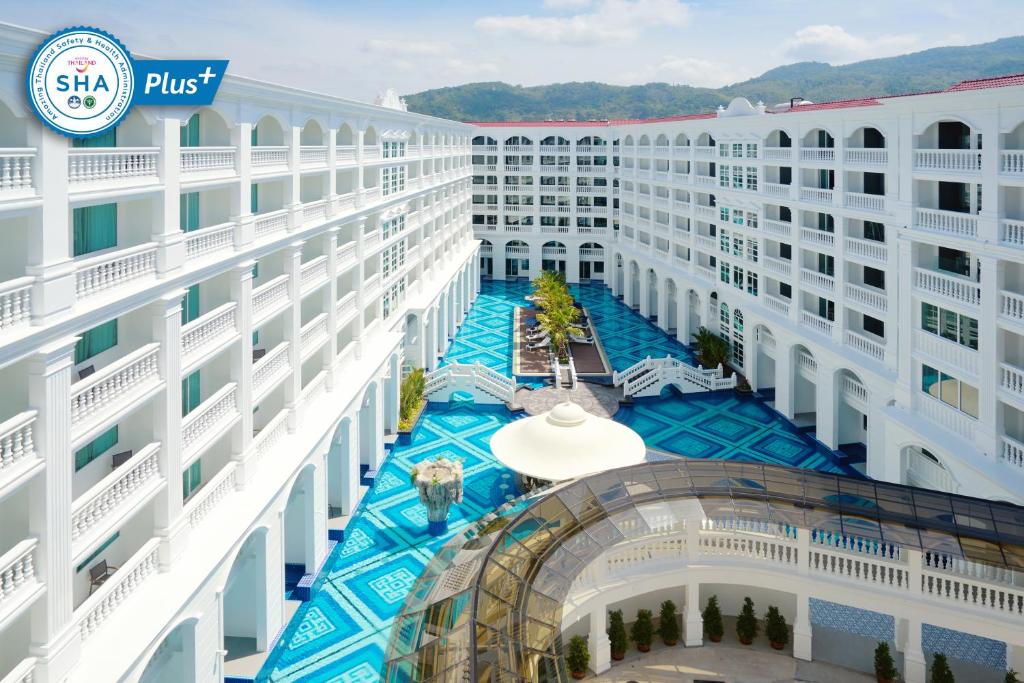 هتل Movenpick Myth